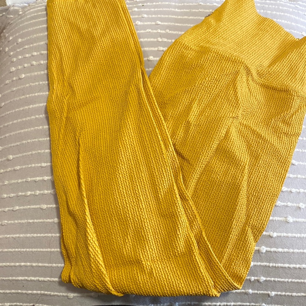 Yellow buffbunny legging